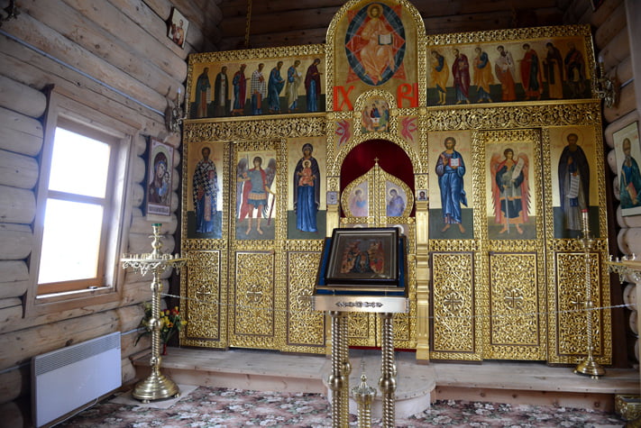 O interior da igreja ortodoxa de Rei George.