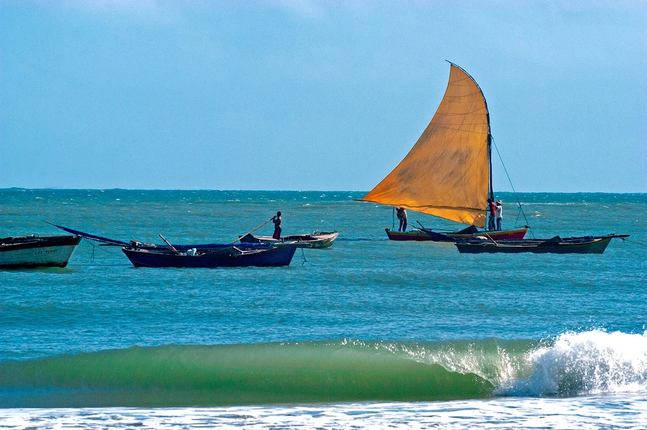 canoa de risco no litoral do Ceará