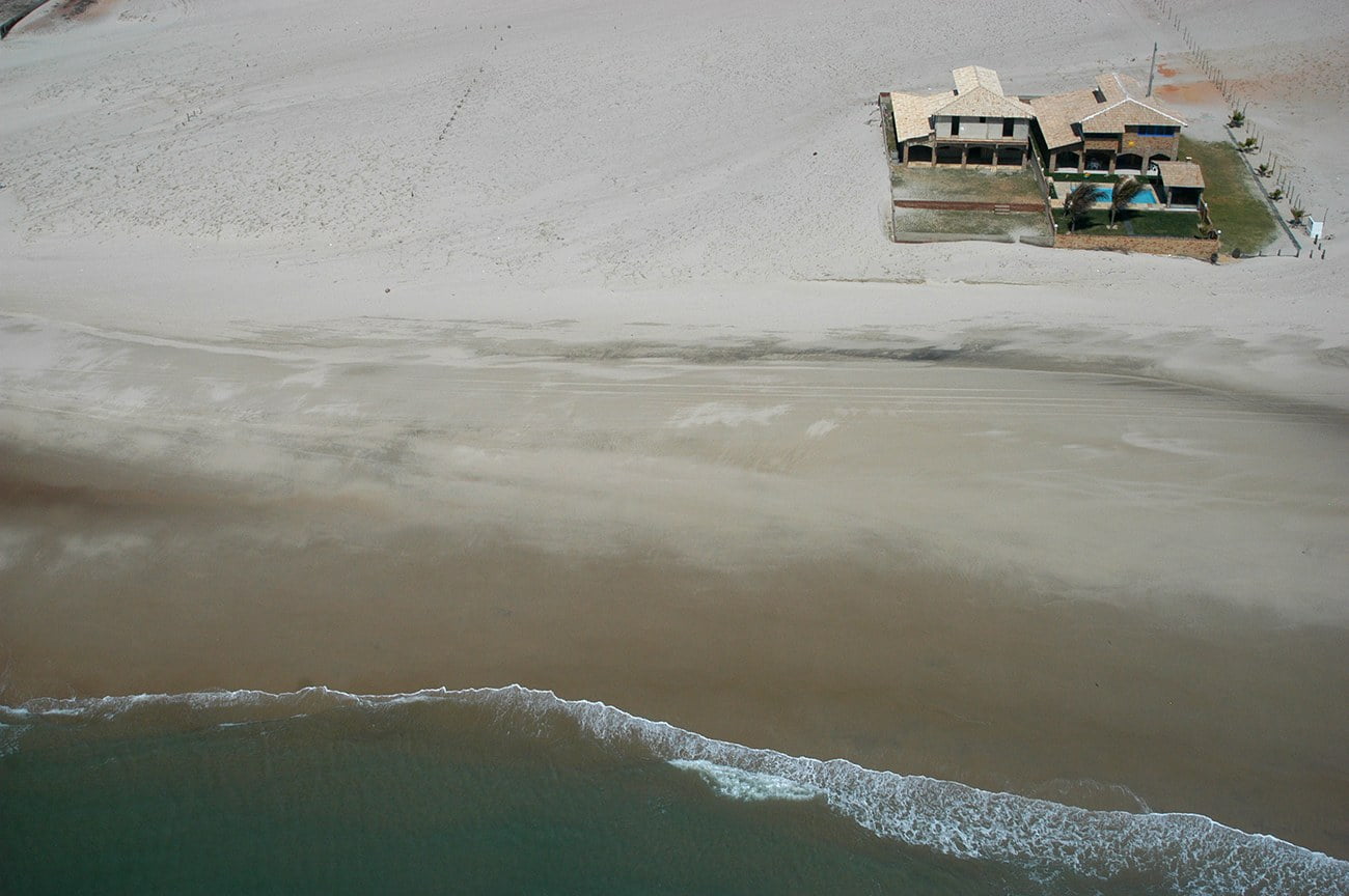 imagem de casa péna areia no litoral do Ceará