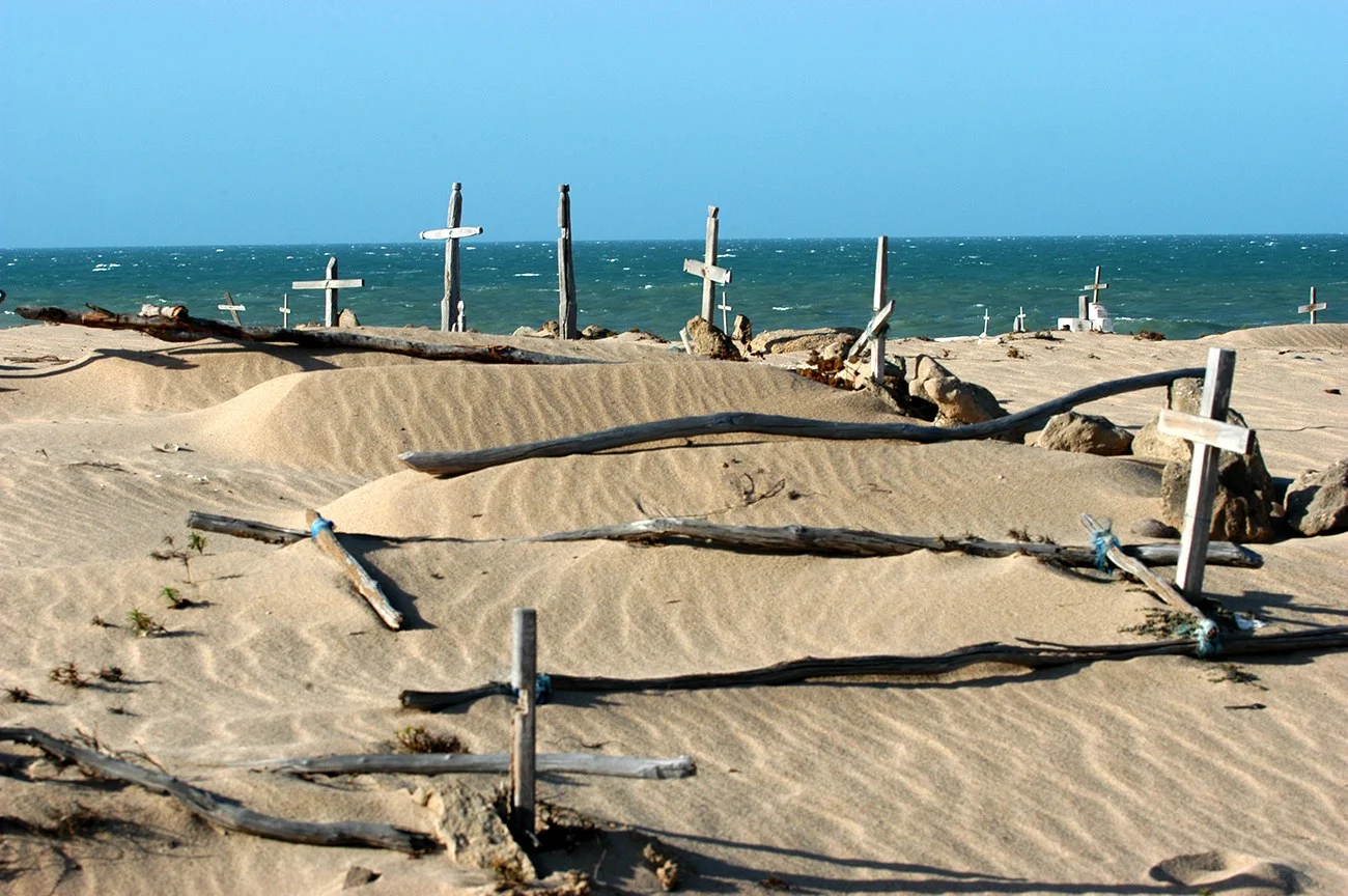 imagem de cemitério na praia