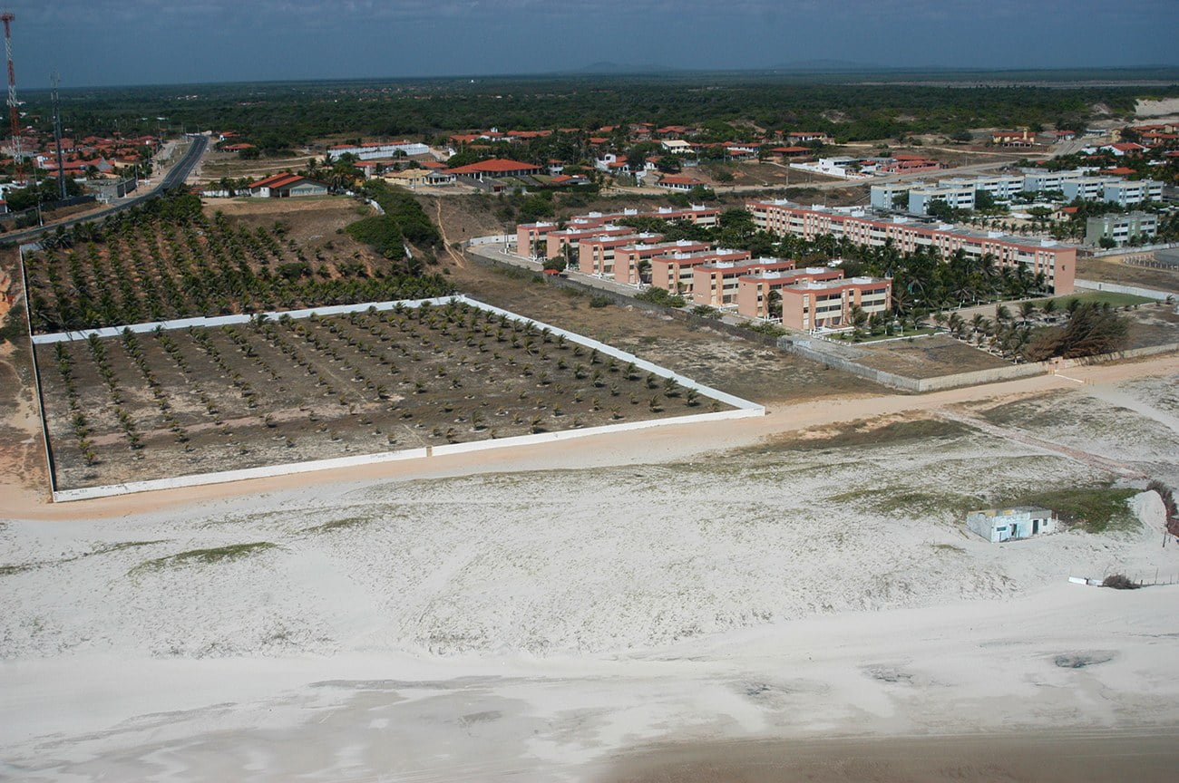 imagem de prédios na praia