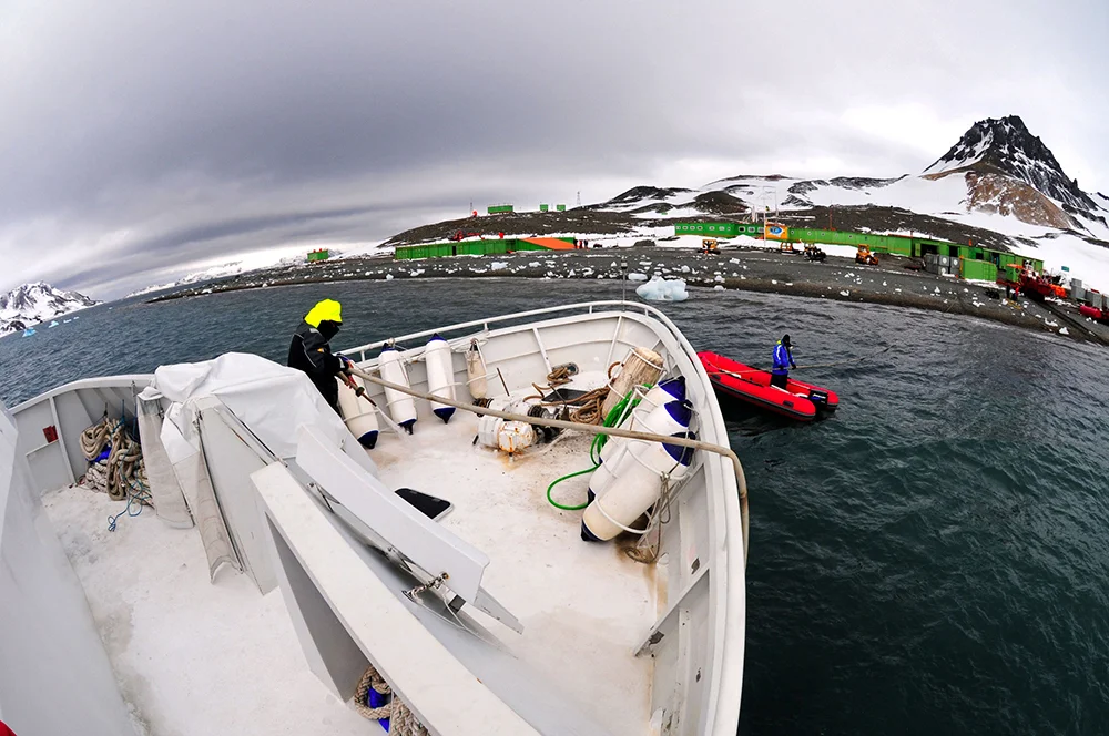 mar sem fim na Estação Comandante Ferraz, antártica
