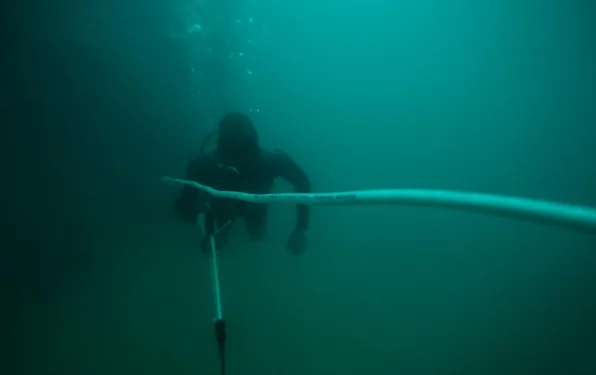 pesca com arpão e compressor em Abrolhos,Imagem submarina com suspensão de sedimentos,