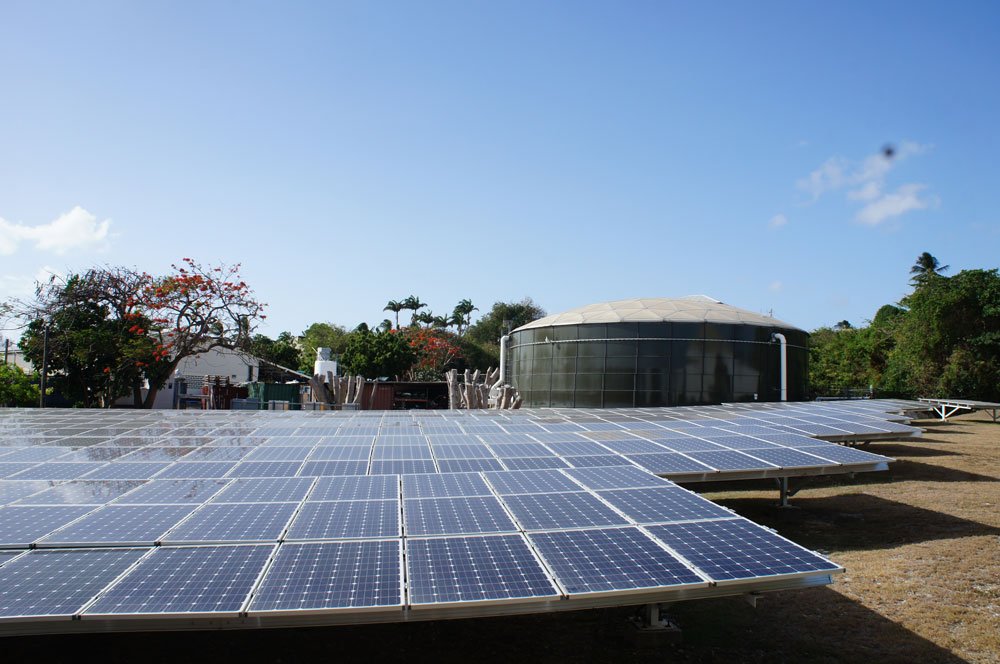 Barbados e o aumento do nível do mar, imagem painéis solares Barbados
