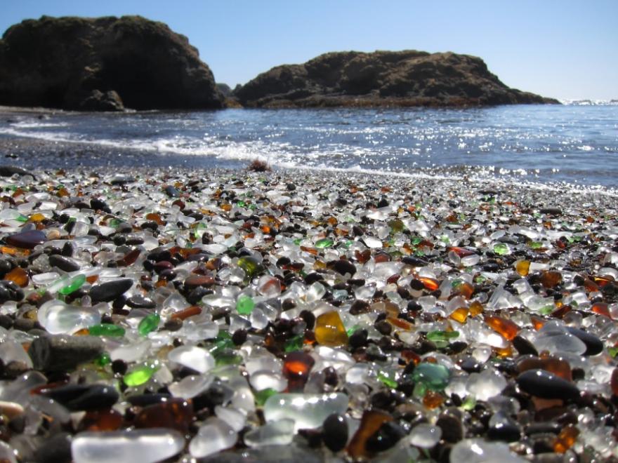 As praias mais diferentes do mundo, imagem de areia de vidro nas praias mais diferentes do mundo