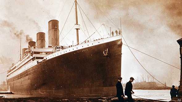 Fotos inéditas do Titanic, imagem do Titanic passando pela última inspeção