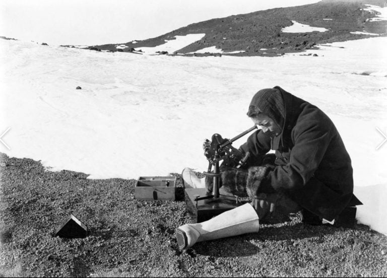 imagem de pesquisador da expedição Terra Nova, de Scott, à Antártica
