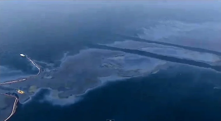 Vazamento de óleo da Transpetro, imagem de V]vazamento de óleo da Transpetro em Angra dos Reis.