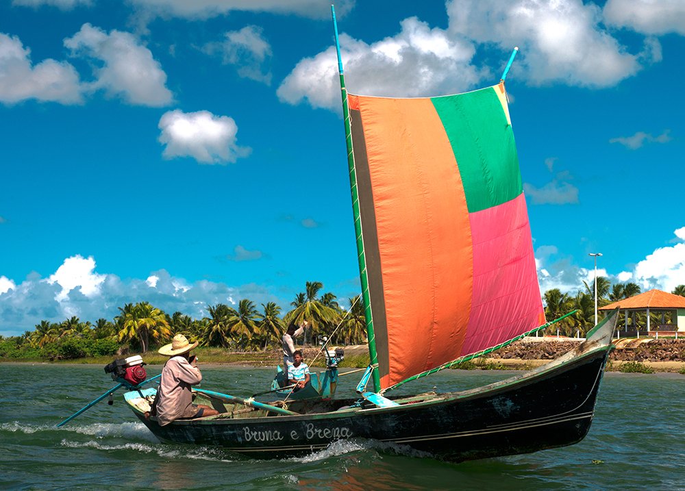 canoa a vela na Área de Proteção Ambiental de Piaçabuçu