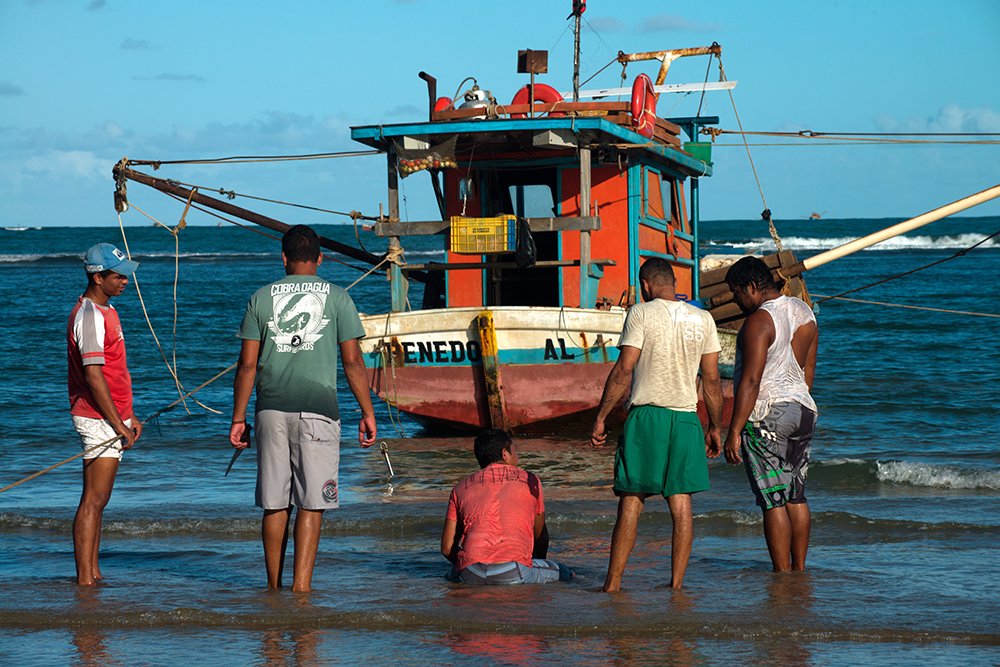  pescadores na praia do peba - APA de Piaçabuçu