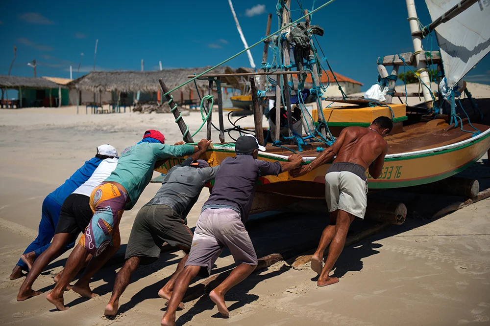  imagem de pescadores e jangada em Batoque