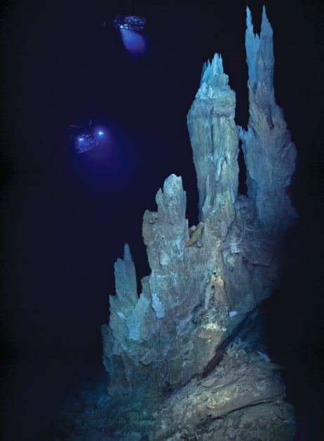 Explorando o fundo dos oceanos, paredes formadas por vulcões submarinos