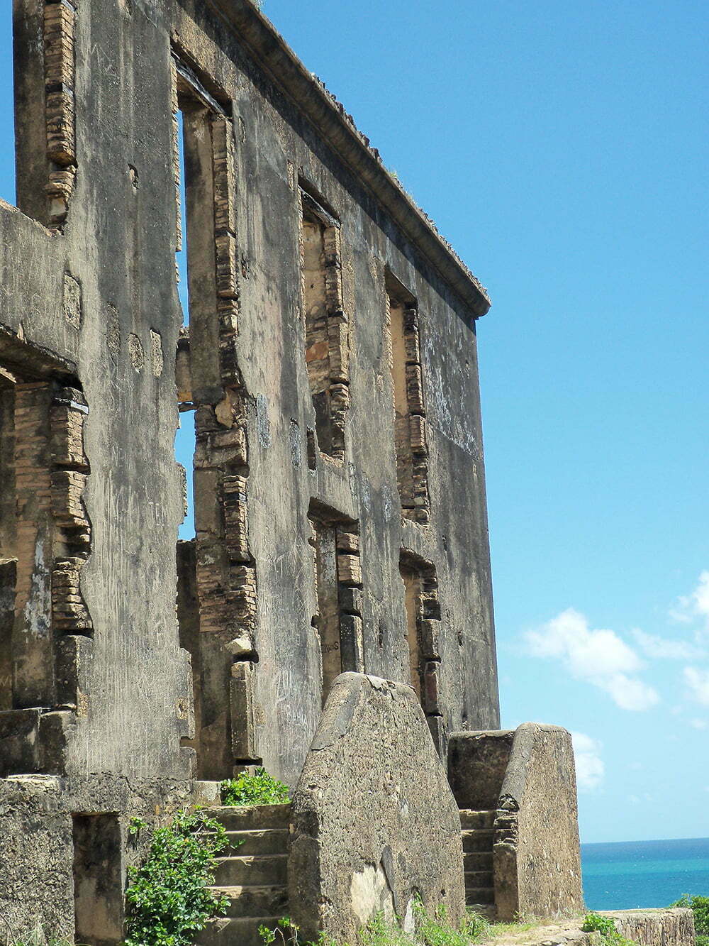 Pernambuco dos Olhos Meus, imagem de ruínas de casarão colonial em Pernambuco
