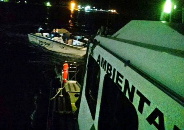 Assaltos a barcos no Brasil, imagem de lancha da polícia