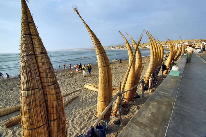  imagem da praia Huanchaco, Peru