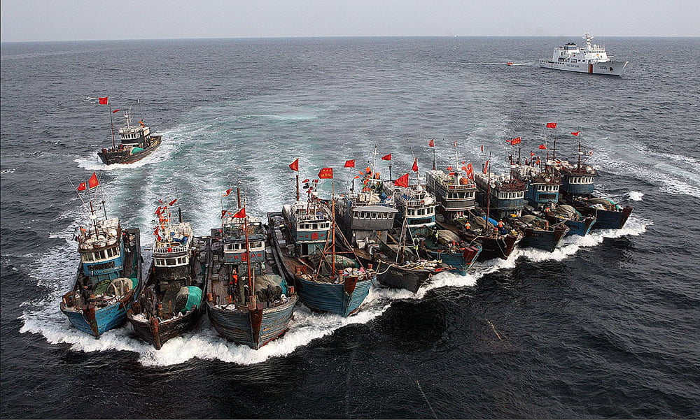 Guerra à pesca ilegal, imagem de barcos pesqueiros chineses apreendidos