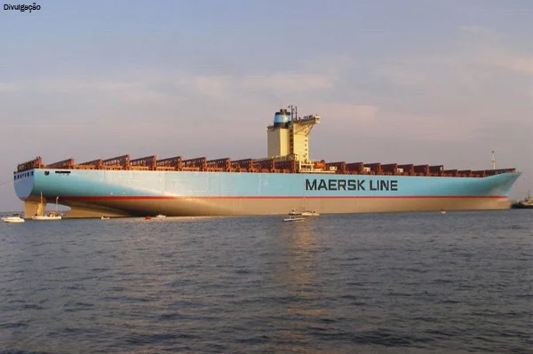 Poluição: navios, carros e aviões, imagem do navio Emma Maersk
