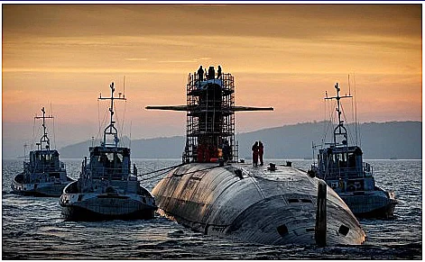 Submarino nuclear da Marinha, imagem de submarinos no mar