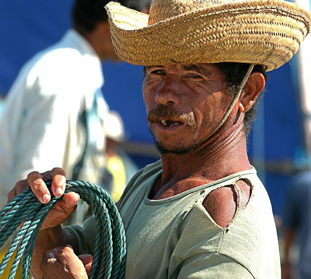 Falta fiscalização no litoral, imagem de pescador artesanal do ceará
