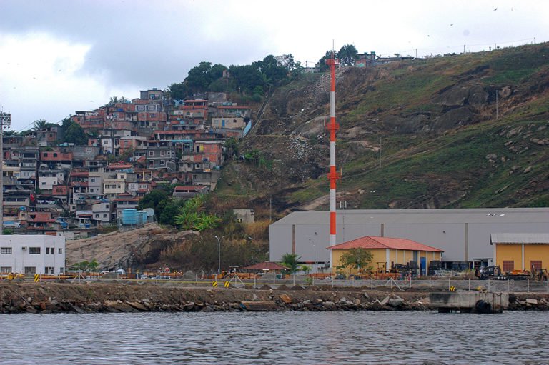  imagem de Lixão nas encostas da Baía de Gunabara