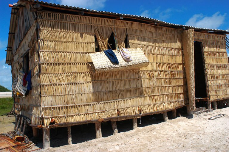 Litoral norte do Maranhão, imagem de casa de palha na ilha dos Lençóis