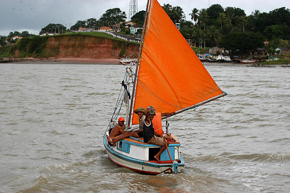  imagem de barco à vela no Litoral de Belém, no Pará, até São Luís