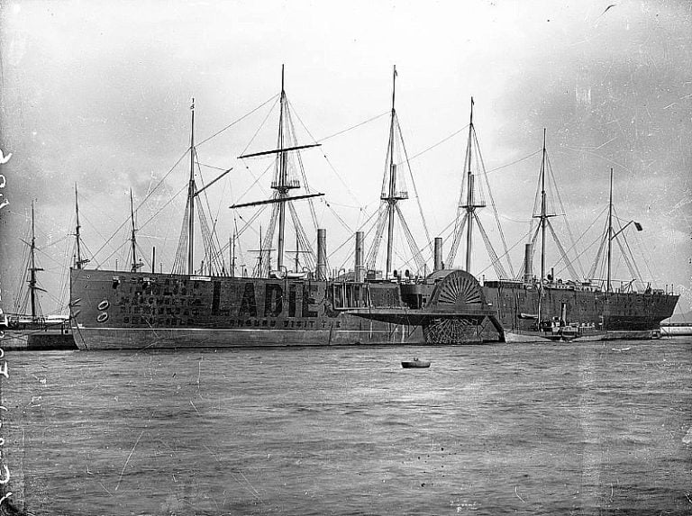 SS Great Eastern, imagem do navio SS Great Eastern no porto de Dublin