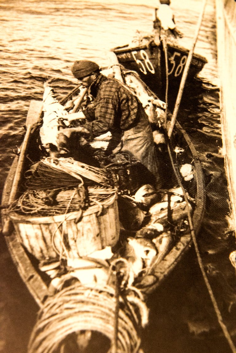 imagem de pescador de bacalhau em um bote
