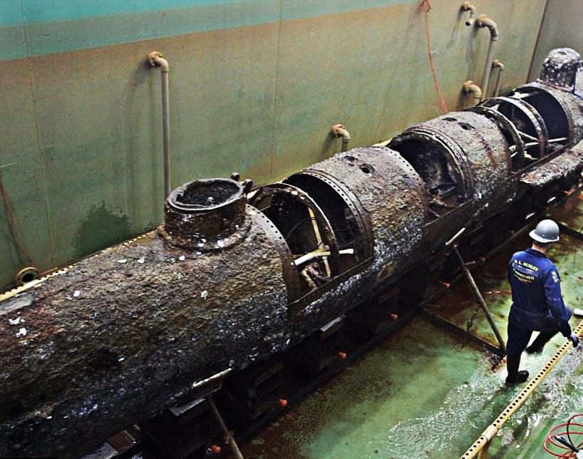 imagem do casco do submarino H.L.Hunley Primeiro submarino a afundar um navio