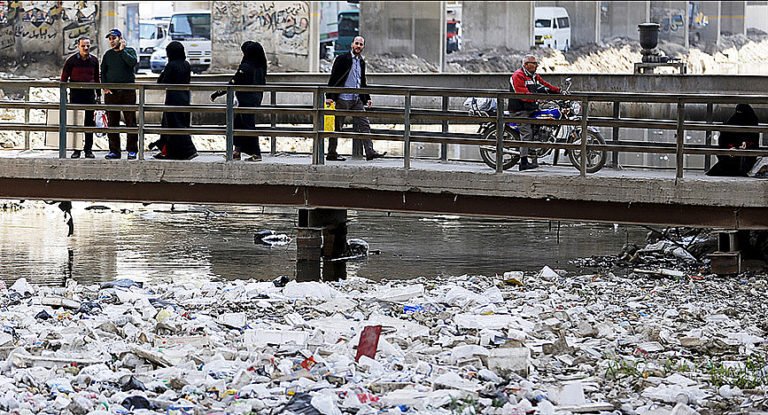 imagem da poluição do rio Nilo