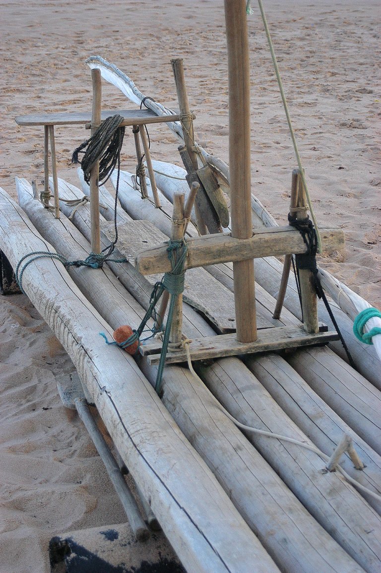 imagem de jangada na praia
