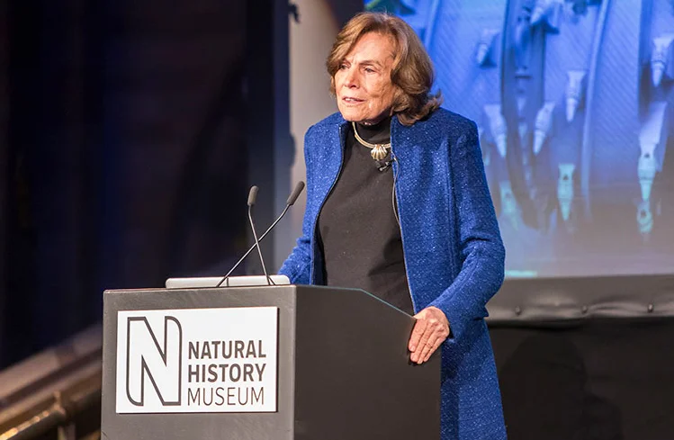 imagem de Sylvia Earle em palestra no Museu de História Natural de Londres