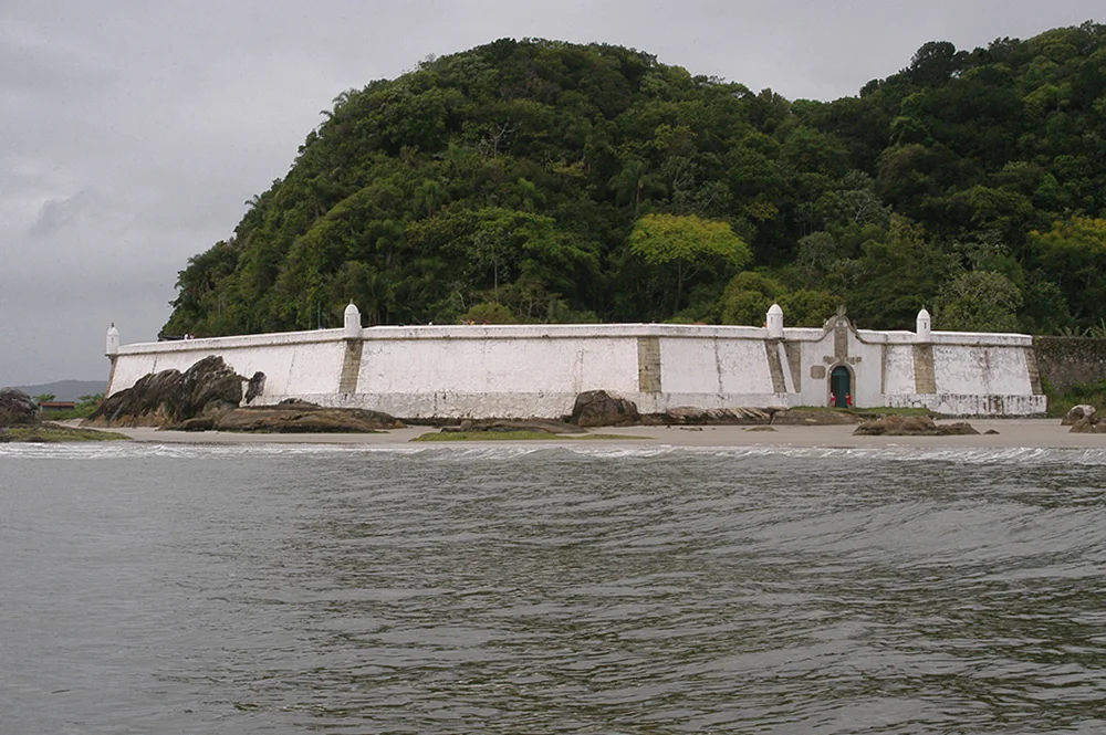 imagem da Fortaleza de Nossa Senhora dos Prazeres na ilha do Mel