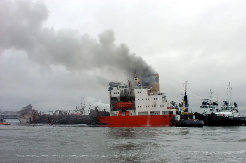 imagem de explosão do navio Vicuña em Paranaguá