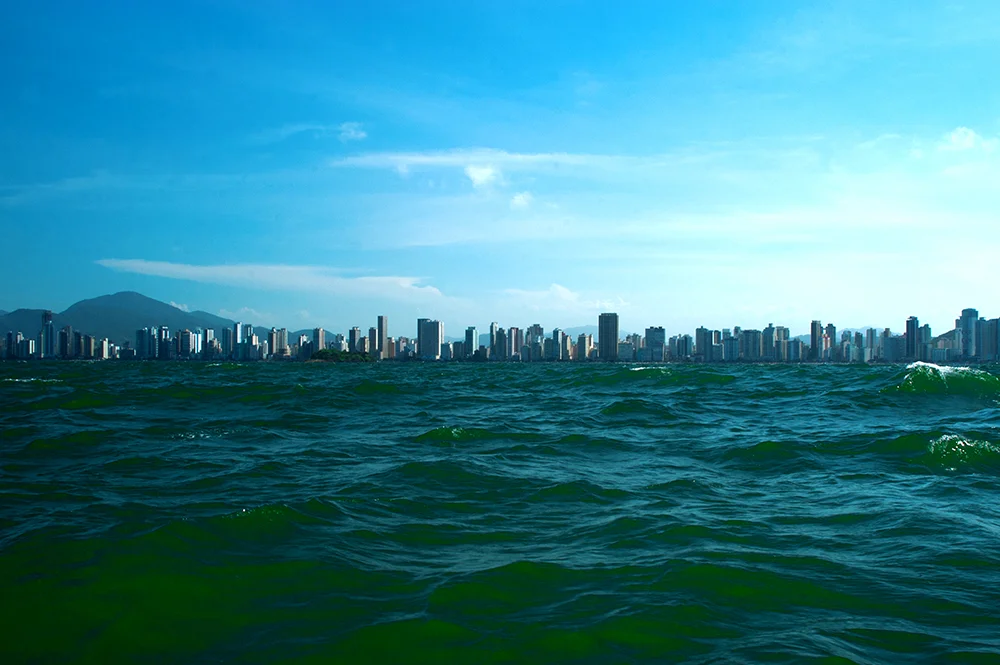 imagem do balneário Camboriú destruído pela especulação