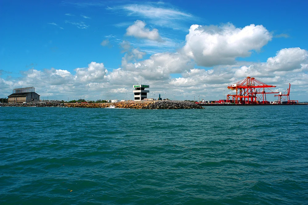 imagem do porto de Suape