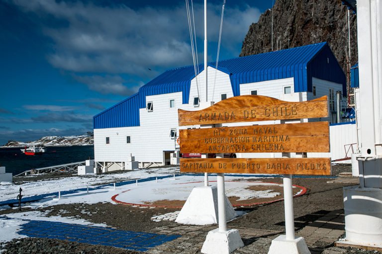 imagem da Capitania Puerto Bahia Fildes , antártica