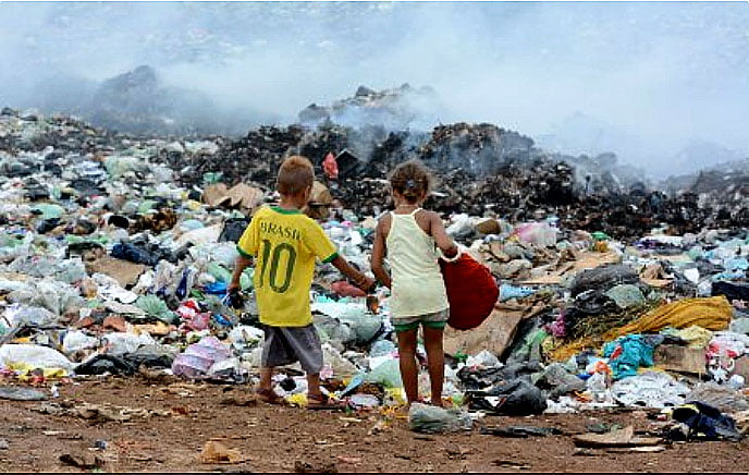 imagem de crianças em lixões