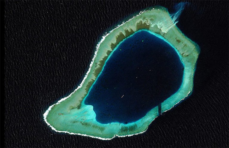 imagem de ilha artificial no mar do sul da china