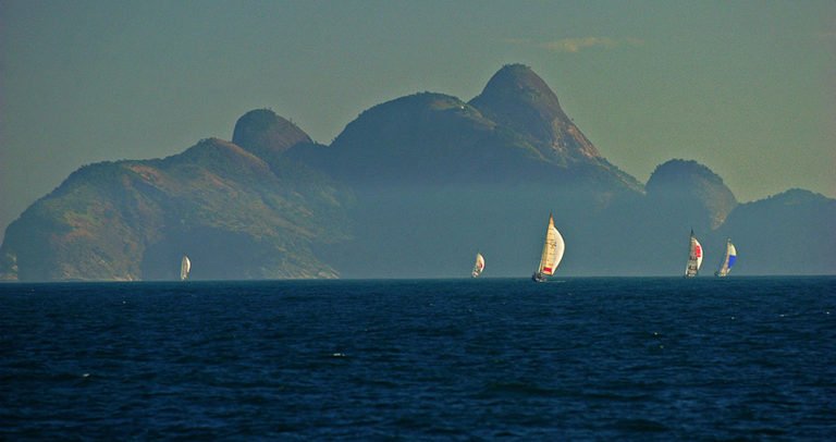 imagem de regata em alcatrazes