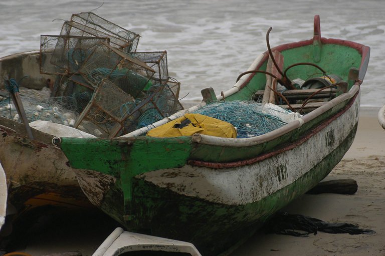 imagem da derradeira canoa de pau de Copacabana.