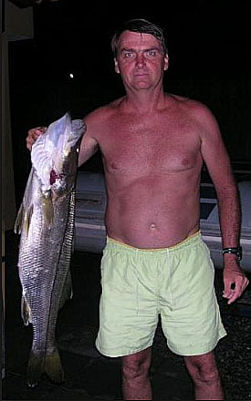 imagem de Bolsonaro pescando um robalo