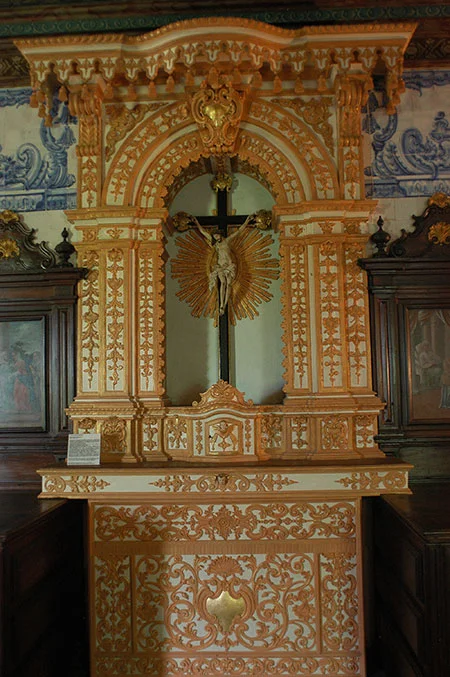 imagem de altar em madeira do convento de santo antônio 