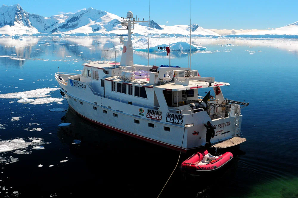 Imagem do mar sem fim na baía Brown, Antártica