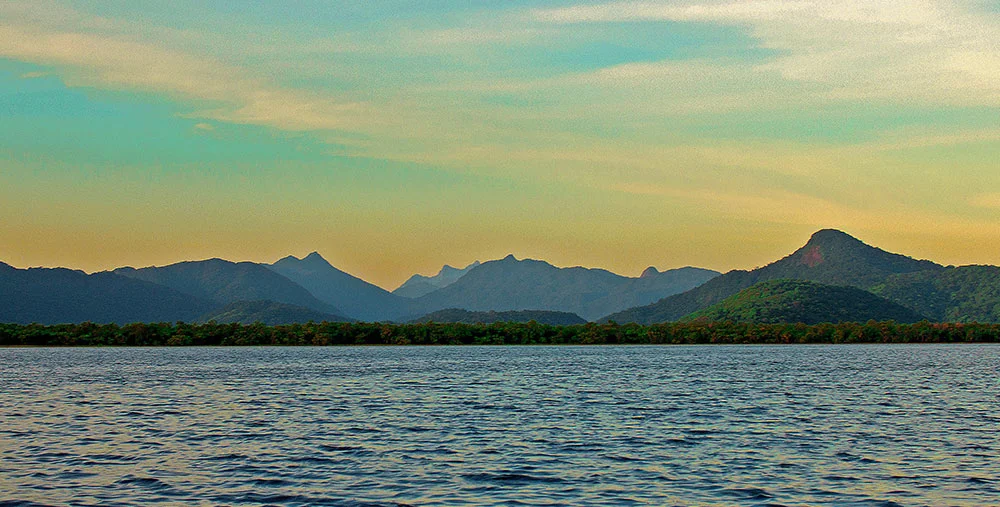 imagem da baía de Guaraquecaba, Paraná