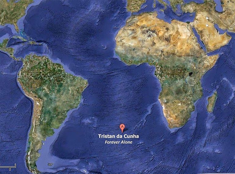 imagem de mapa com a ilha Tristão da Cunha assinalada