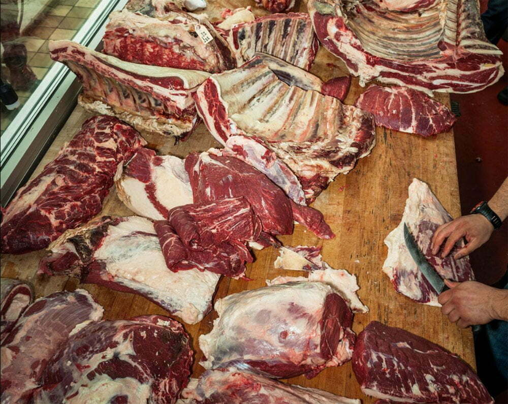 imagem de vearios cortes de carne em açougues