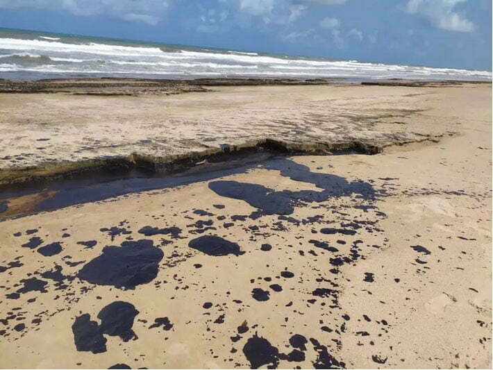 imagem e petróleo no mar