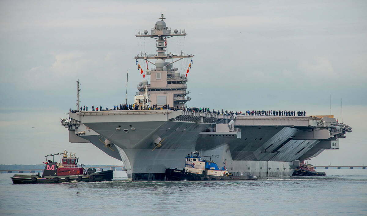 Gigantesco Porta Aviões HMS Queen Elizabeth é lançado na água [FOTOS]