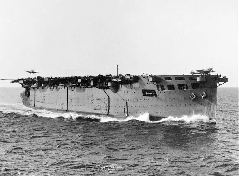 imagem do HMS Argus, o primeiro porta-aviões